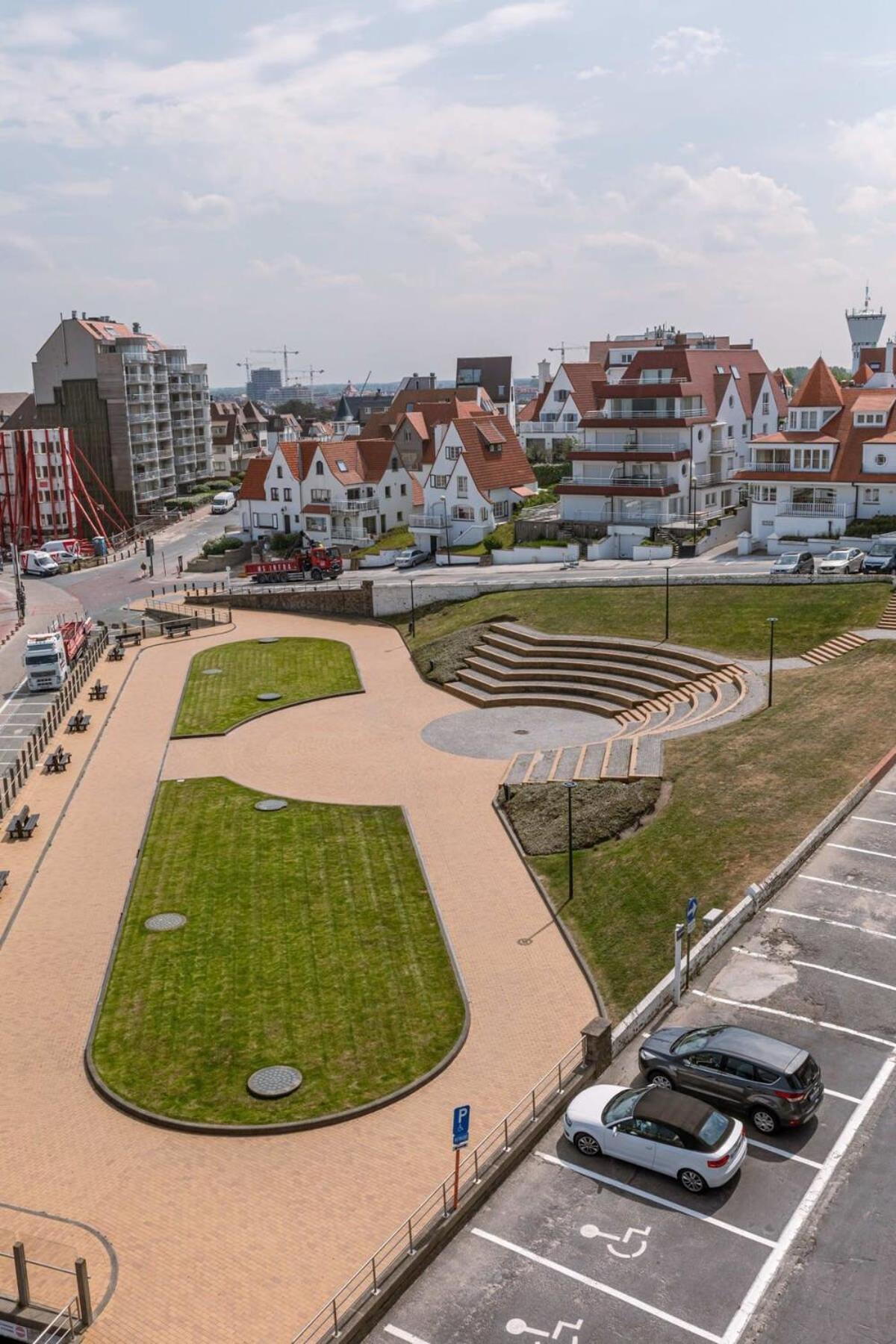Ferienwohnung Stunning Studio With Sea-View And Terrace Knokke-Heist Exterior foto